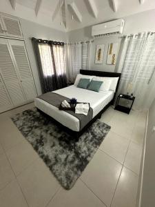 The Sunshine 3 Bedroom Villa with pool & gym