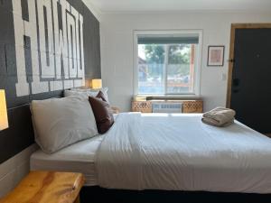 Deluxe Queen Studio  room in Elk Antler Inn