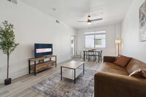 CozySuites Glendale in Westgate with pool 03