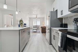 CozySuites Glendale in Westgate with pool 03