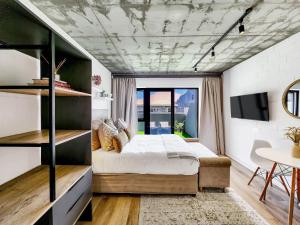 Luxury Studio Near Beach with AC and Patio