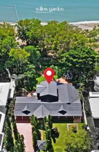 Willow Garden Stays Cairns - Beachfront 4 Bedroom Luxury Holiday Home