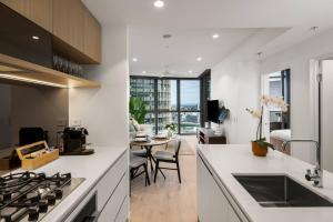 Luxury 1BR in Queens Wharf