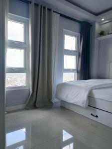 Urban Oasis with Skyline View