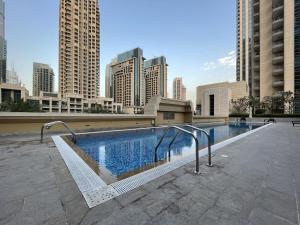 Modern 2BR in the heart of Downtown Dubai