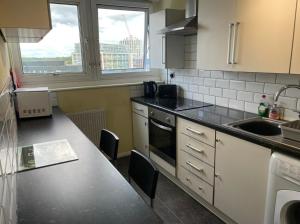 Nottingham Centre - Victoria Centre Two Bedrooms Apartments - Most Central Location inside Victoria Centre Shopping Centre with 1pm Check-Out - close to Christmas Market - Full Kitchen - next to Hilton Hotel - Parking Cars or Vans from Five Pounds a 