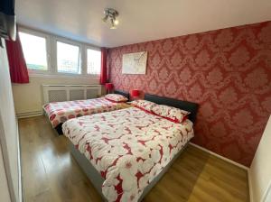 City Centre - Next to Hilton Hotel - Victoria Centre 2 Bedroom Apartments - Most Central Location in Victoria Centre Shopping Centre - Lounge & Kitchen - Parking Cars or Vans from Five Pounds a Day - Sunday 1pm Check-out