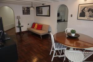 Casita de Miraflores calle Ocharan a 5 minutos de Larcomar