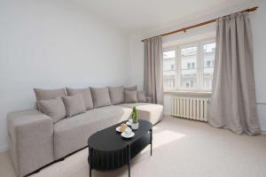 Bright Apartment Mazowiecka in Warsaw Near Old Town by Noclegi Renters