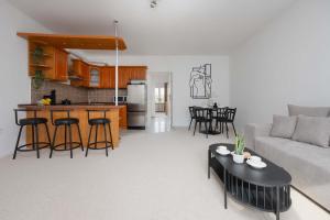 Bright Apartment Mazowiecka in Warsaw Near Old Town by Noclegi Renters