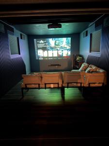 Park side Basement 2 bedroom suite