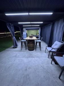Park side Basement 2 bedroom suite