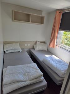 Campings Mobil-home - 8pers - 10m des piscines : photos des chambres