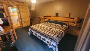 King Suite room in Allen Gulch Motel