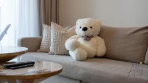 Sky-High Downtown 1BR Steps from Burj Khalifa