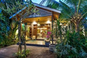 Where Art and Relaxation Meet in Tropical Paradise