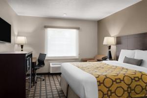 King Room - Non-Smoking room in Baymont by Wyndham Jefferson City