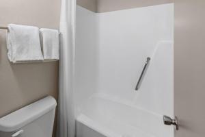 Queen Room with Two Queen Beds - Non-Smoking room in Baymont by Wyndham Knoxville I-75