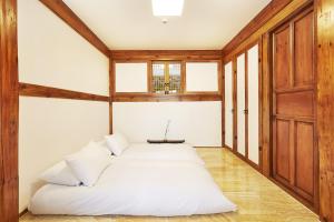 Bukchon Binkwan by Rakkojae