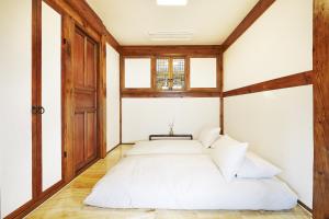 Bukchon Binkwan by Rakkojae