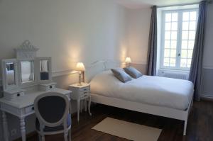 Maisons d'hotes Manoir 1685 Saint Malo : Chambre Lit Queen-Size - Vue sur Jardin