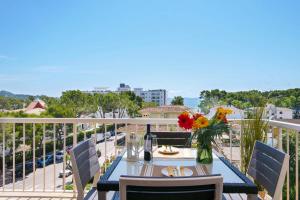 DIANA-Moderne Ferienwohnung direkt am Strand,Klima, Wifi,zentrale Lage, Supermärkte-Shops-Restaurants fussläufig
