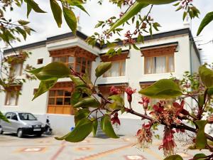 Sixteen Arahat guest house