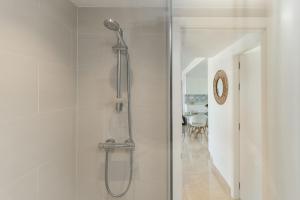 Luxurious penthouse with mountain and sea view 422