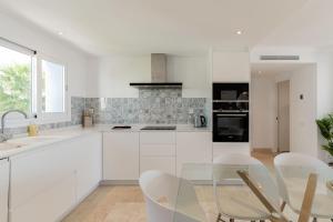 Luxurious penthouse with mountain and sea view 422