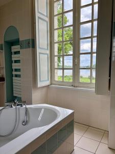 Maisons d'hotes Le Petit Serrant - maison d'hotes d'exception : Chambre Double Deluxe