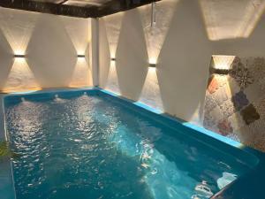 Casa Lujosa vacacional El Poblado Medellín Por día Con Piscina Jacuzzi AC 9br