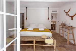 MAS MILLÉSIME - Chambre double - petit déjeuner - piscine - Mas du XVIIIème siècle proche Saint-Rémy-de-Provence