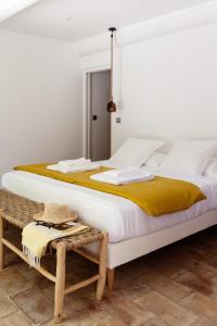 MAS MILLÉSIME - Chambre double - petit déjeuner - piscine - Mas du XVIIIème siècle proche Saint-Rémy-de-Provence