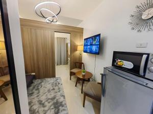 1BR Condotel with Balcony at FAME Residences #FM01-1