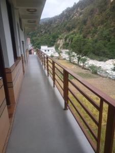 S R HOTEL yamnotri Marg kharadhi barkot uttarkashi Uttarakhand