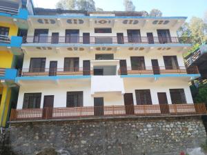 S R HOTEL yamnotri Marg kharadhi barkot uttarkashi Uttarakhand