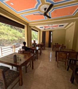 S R HOTEL yamnotri Marg kharadhi barkot uttarkashi Uttarakhand