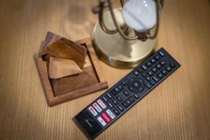 Beachside Chic Coastal Hideaway with Pool, Gym & View