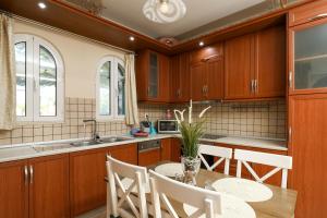 Aggelos House