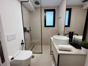 Marbella Hideaway BBQ, POOL & Best walking distance Beaches