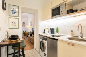 Business and Pleasure Apartment with Air Condition