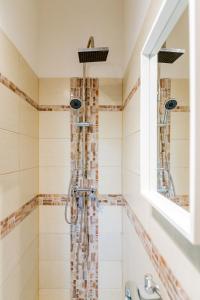 Business and Pleasure Apartment with Air Condition