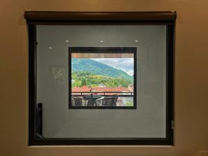 Whisper Stay I The Hillside Home