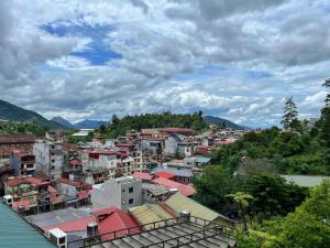 Whisper Stay I The Hillside Home