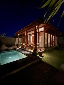 Sunset vista wood and glass villa, Uluwatu