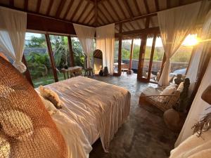 Sunset vista wood and glass villa, Uluwatu