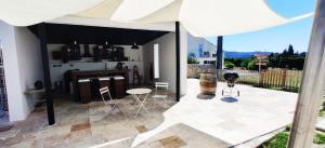 Superbe Mas en pierres de 350 m2 avec piscine pool house wifi parking gratuits