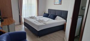 Double Room with Balcony and Sea View room in Hotel Viktorija