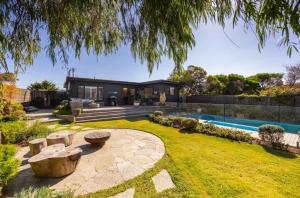 Quay-Walk to beach Gas Heated Pool, Spa, Trampoline