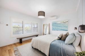 Quay-Walk to beach Gas Heated Pool, Spa, Trampoline